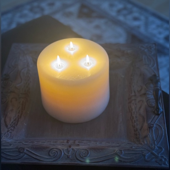 PartyLite Vanilla 3 Wick Pillar 6” x 5” USA Retired Rare - Picture 5 of 5